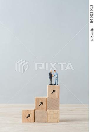積み木　ブロック 64903912