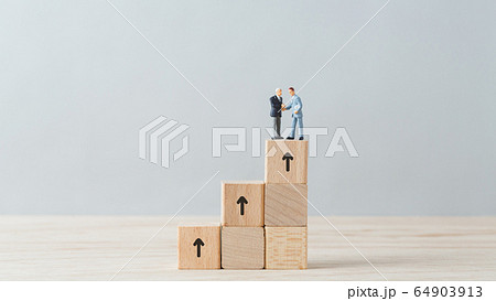 積み木　ブロック 64903913