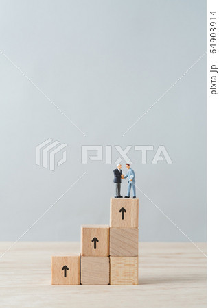 積み木　ブロック 64903914