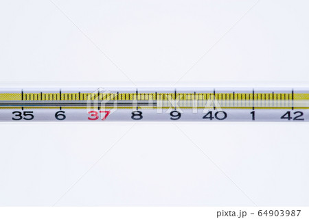 水銀体温計と目盛り　高熱 38度台 64903987