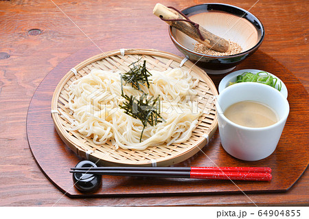 稲庭うどん いなにわうどん 稲庭饂飩 稲庭ウドン ゴマだれ 秋田県名物 地元グルメ 郷土料理 の写真素材