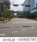 交差点 距離 路上 64906790