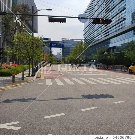 交差点 距離 路上 64906790