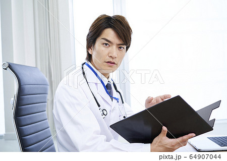 若い医者 ドクター 若い医者 ドクター 64907044