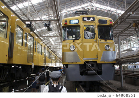 西武新宿線・南入曽にて（一般公開） 64908551