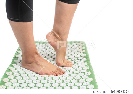 Female foot on an acupuncture rug. Acupuncture, massage. Alternative medicine. Female foot on an acupuncture rug. Acupuncture, massage. Alternative medicine. 64908832