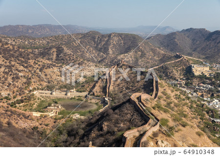 Fort walls in the hills of Jaipur, India 64910348