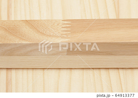 フィンガージョイント　集成材の接合部　木材 64913377