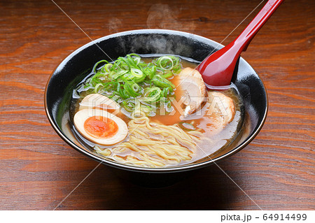 注意）湯気はレタッチ合成です。濃厚醤油スープの昔ながらの中華そば、醤油ラーメン、中華ラーメンのイメー 64914499