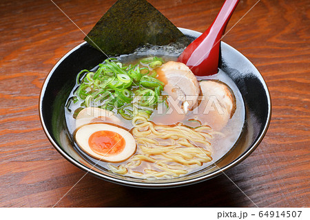 注意）湯気はレタッチ合成です。濃厚醤油スープの昔ながらの中華そば、醤油ラーメン、中華ラーメンのイメー 64914507