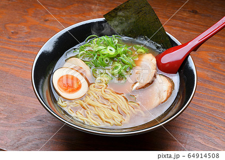 注意）湯気はレタッチ合成です。濃厚醤油スープの昔ながらの中華そば、醤油ラーメン、中華ラーメンのイメー 64914508