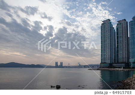 建物 夕方 夕暮れ 64915703