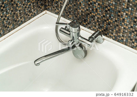 The photo of a sink in a bathroom 64916332