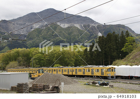 横瀬車両基地に回送された、西武国分寺線用の旧2000系 64918103