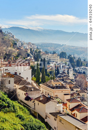 Granada town and mountains of Sierra Nevada 64919240