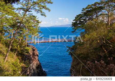 城ヶ崎海岸と伊豆大島 城ヶ崎海岸と伊豆大島 64920669
