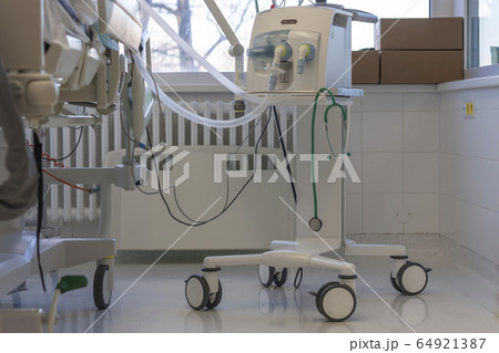 Medical ventilator and hospital bed in ICU 64921387