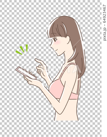 操作智能手機的微笑婦女的側面 64923467