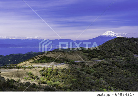 【静岡県】西伊豆スカイラインから眺める富士山 64924317