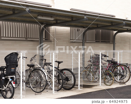 マンションの駐輪場 64924975