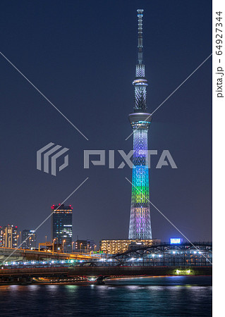 都市風景　東京スカイツリー夜景　特別ライトアップ 64927344