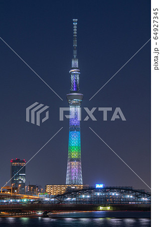 都市風景　東京スカイツリー夜景　特別ライトアップ 64927345