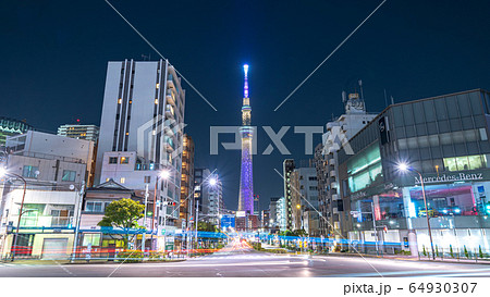 都市風景　駒形橋前交差点から望む東京スカイツリー 64930307