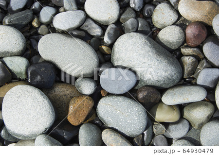 Wet stones 64930479