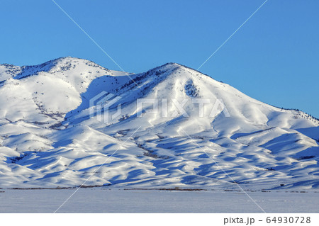 Snowy mountains 64930728