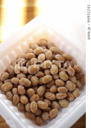 北海道産のパック入り小粒納豆　発酵食品 64931241