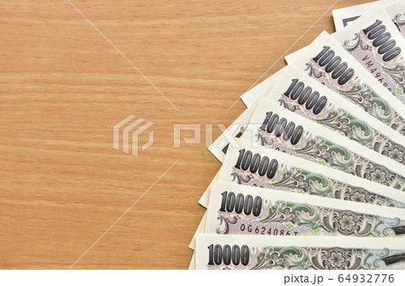 【一律10万円!! 給付金の支給イメージ】新型コロナウイルス感染症対策。緊急事態宣言の補助金支給 【一律10万円!! 給付金の支給イメージ】新型コロナウイルス感染症対策。緊急事態宣言の補助金支給 64932776