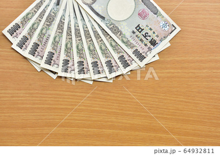 【一律10万円!! 給付金の支給イメージ】新型コロナウイルス感染症対策。緊急事態宣言の補助金支給 【一律10万円!! 給付金の支給イメージ】新型コロナウイルス感染症対策。緊急事態宣言の補助金支給 64932811