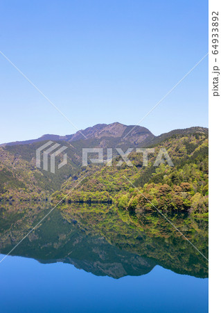 鏡面反射 64933892