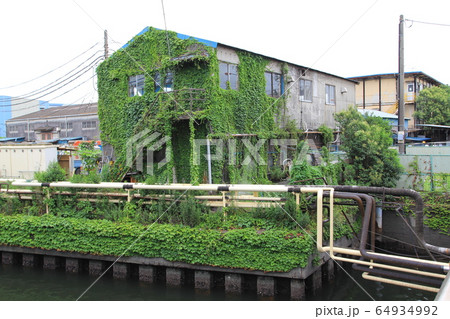 工場の建物 64934992