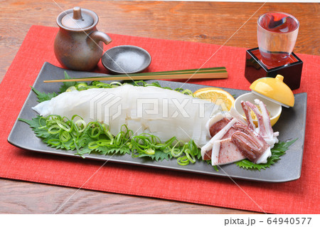 国産の生の ヤリイカ の刺身 お造り 新鮮な刺身 いか 烏賊 イカ 魚介類 の写真素材