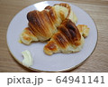 クロワッサン 64941141