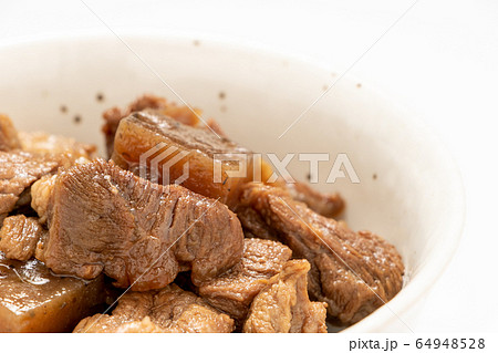 牛筋煮込み(こんにゃく入り)。 牛筋煮込み(こんにゃく入り)。 64948528