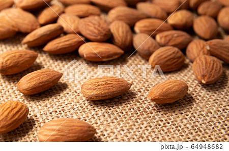 アーモンド　ナッツ　無塩　素焼きアーモンド 64948682