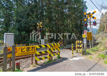 JR軍畑駅付近の踏切 JR軍畑駅付近の踏切 64950680