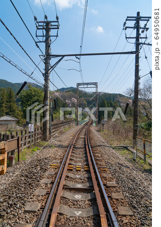 JR軍畑駅付近の踏切 64950681