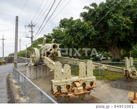戦争の記憶　旧日本軍89式15センチカノン砲　南国の楽園　沖縄 64951001