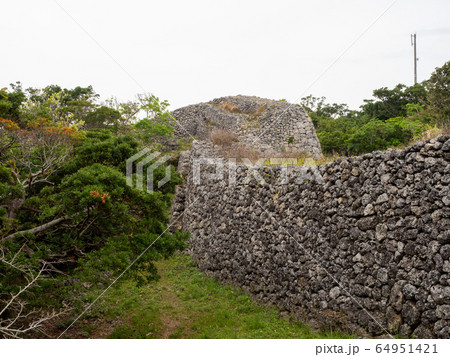 中世を偲ばせる糸数城跡　南国の楽園　沖縄 64951421