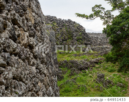 中世を偲ばせる糸数城跡　南国の楽園　沖縄 64951433