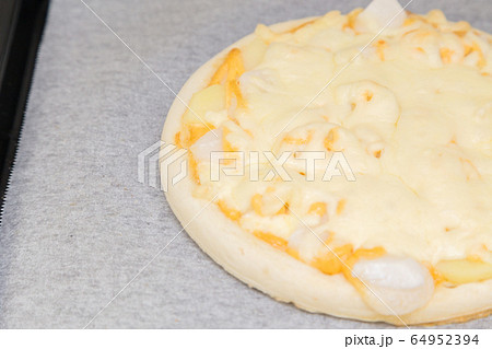手作りピザ(めんたいモチチーズ) 手作りピザ(めんたいモチチーズ) 64952394