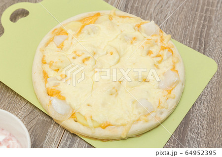 手作りピザ(めんたいモチチーズ) 手作りピザ(めんたいモチチーズ) 64952395