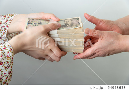 【札束　大金】 64953633