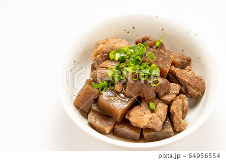 牛すじ肉煮込み(こんにゃく入り)。 牛すじ肉煮込み(こんにゃく入り)。 64956554