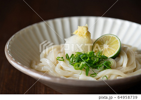 讃岐うどん 64958739
