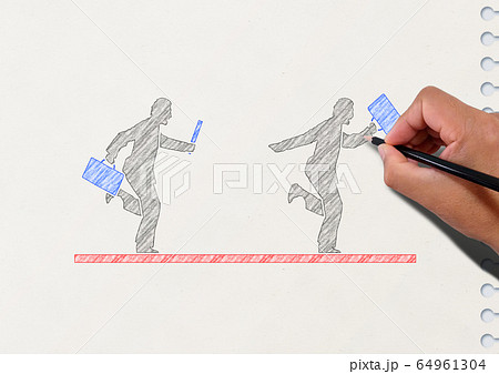 スケッチブックに描いたバトンリレーを行うビジネスマンのシルエット 64961304