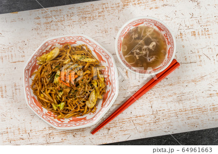 焼きそばいろいろ　Chow mein noodles dish 64961663